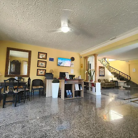 Oyo Don Cándido Hotel *