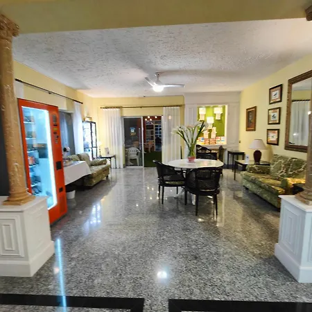 Hotell Don Candido *