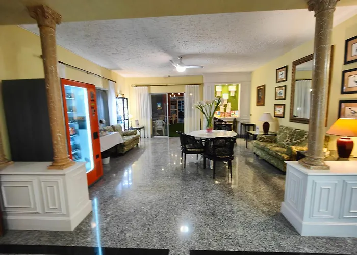 Hotel Don Candido *